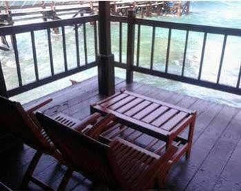 Hotel Pulau Ayer And Cottages 4*