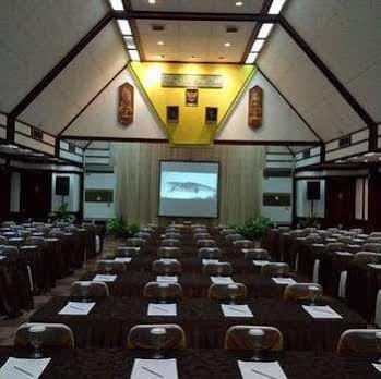 Hotel Pulau Ayer And Cottages 4*