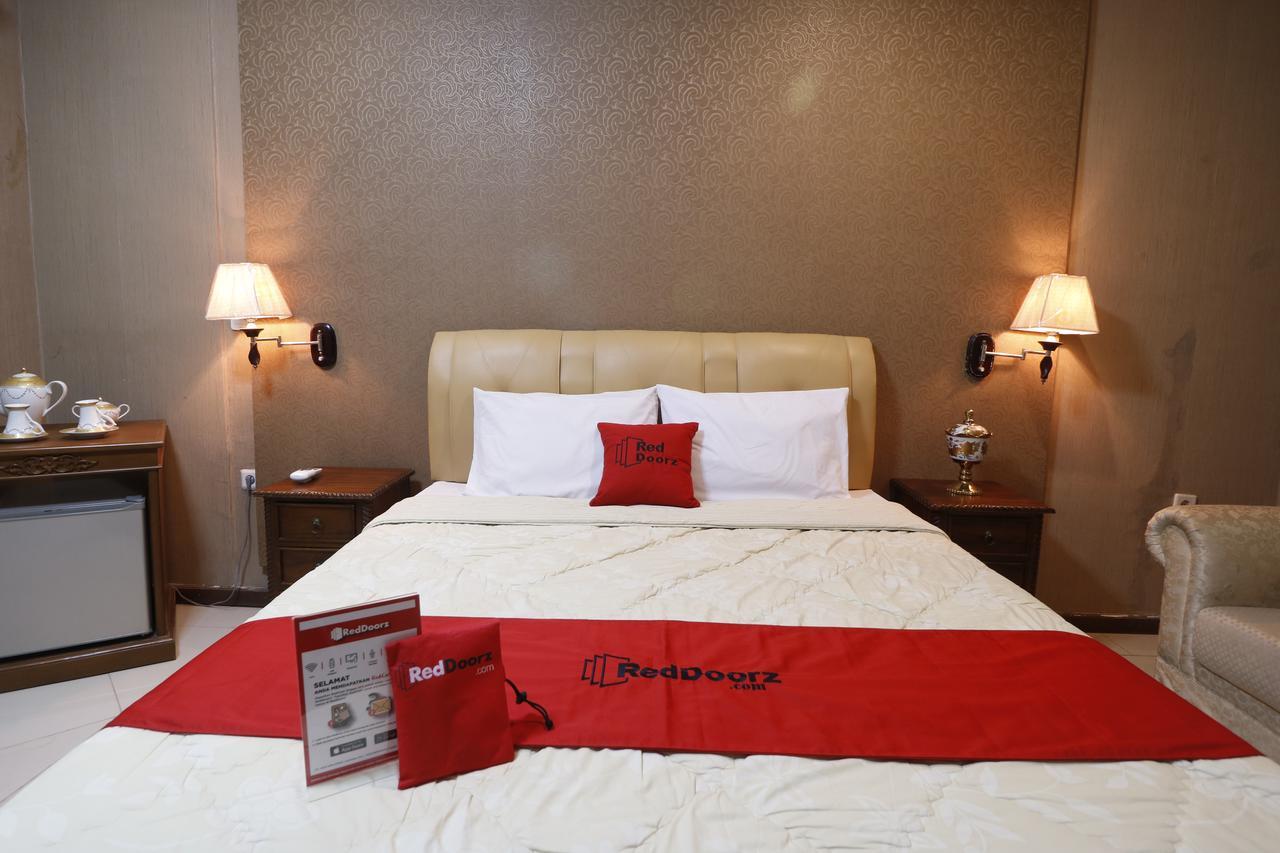 Guest house Reddoorz @ Jalan Dharmawangsa 3*
