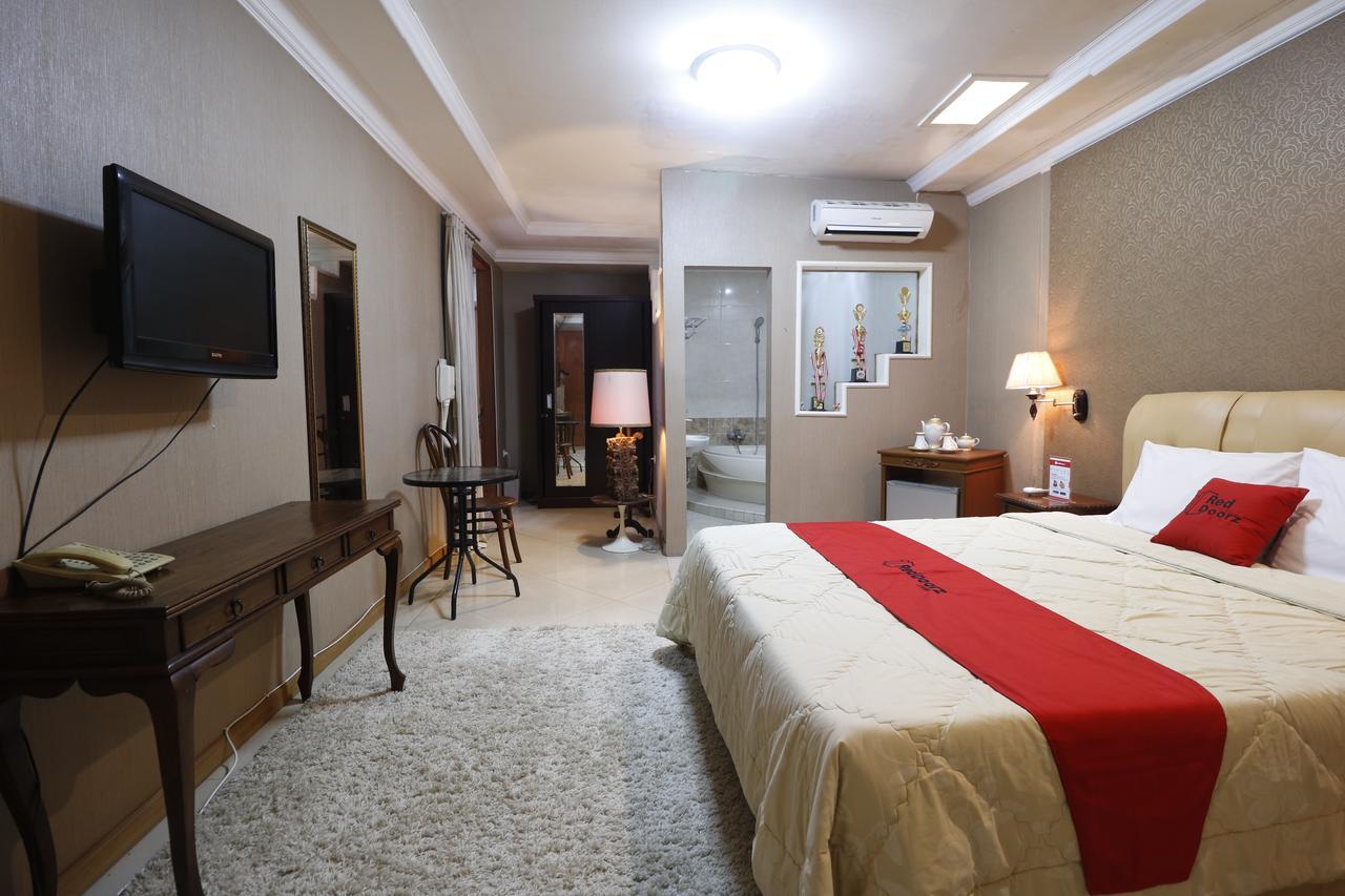 Reddoorz @ Jalan Dharmawangsa Guest house