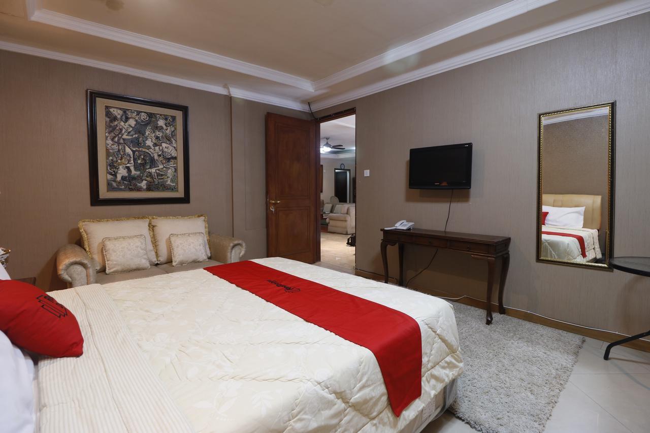 Guest house Reddoorz @ Jalan Dharmawangsa
