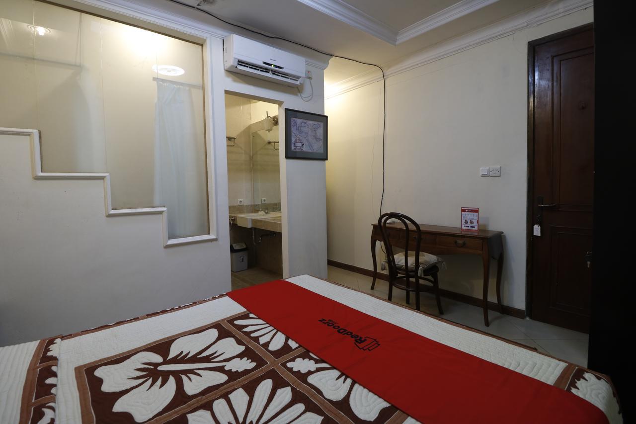 Guest house Reddoorz @ Jalan Dharmawangsa