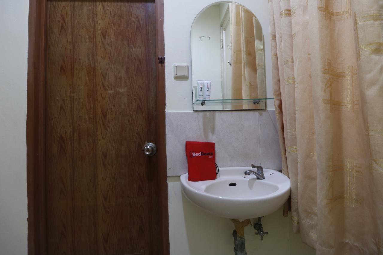 Guest house Reddoorz @ Cempaka Putih Timur 3*