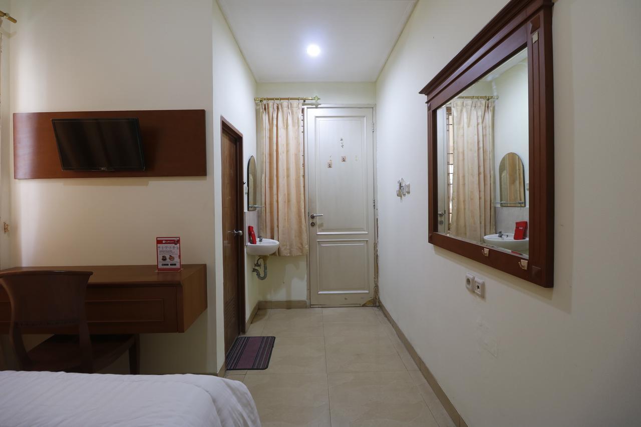 Reddoorz @ Cempaka Putih Timur Guest house