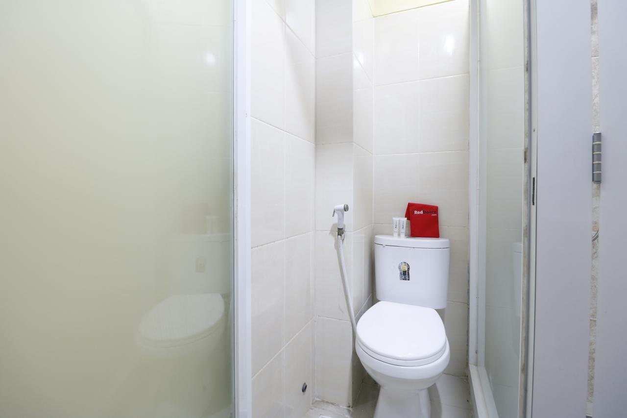 Rumah tetamu Reddoorz Near Itc Cempaka Mas Jakarta