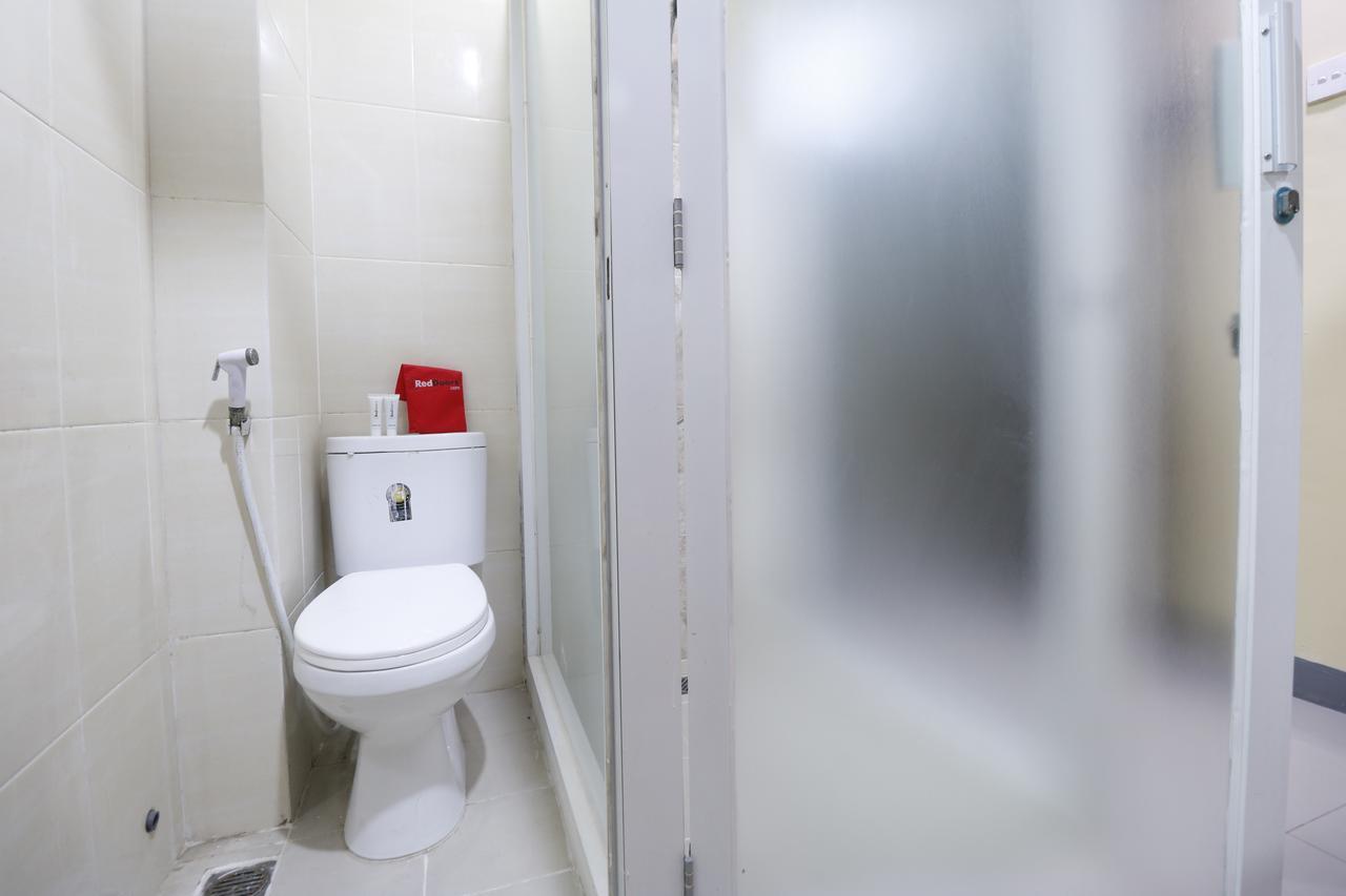 Rumah tetamu Reddoorz Near Itc Cempaka Mas Jakarta