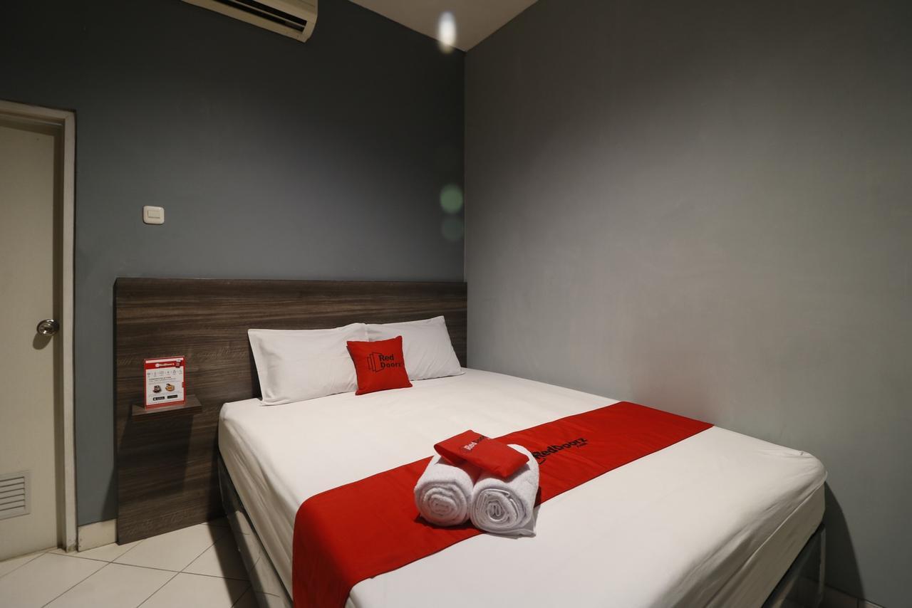 Reddoorz Near Rs Harapan Kita Guest house 3*