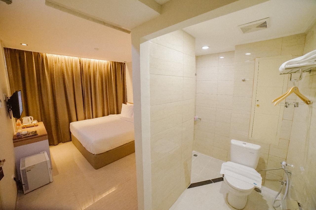 Dharmein Hotel