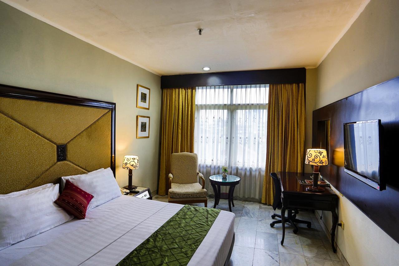 John's Pardede International Hotel