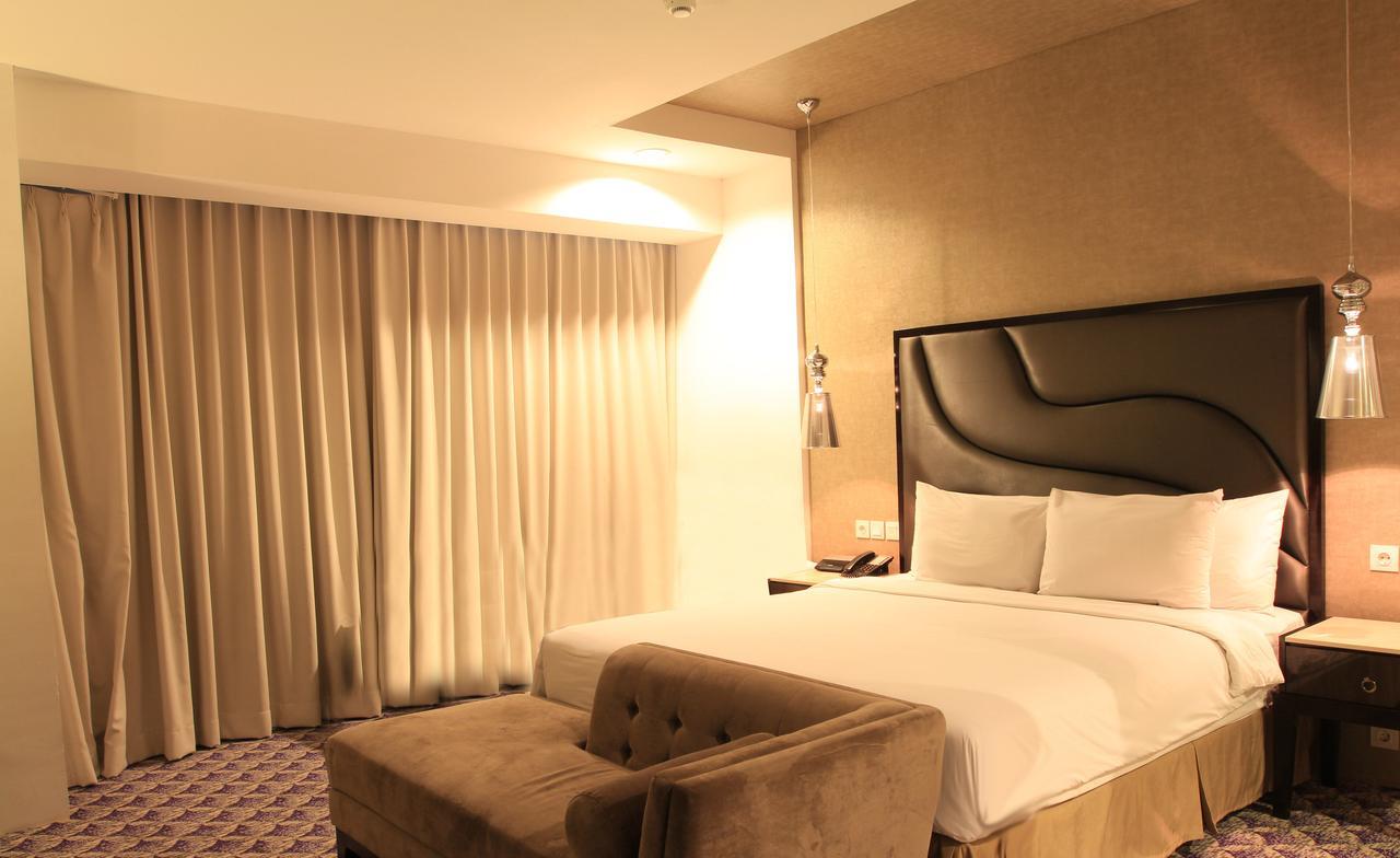 Aston Bellevue Radio Dalam Hotel 4*