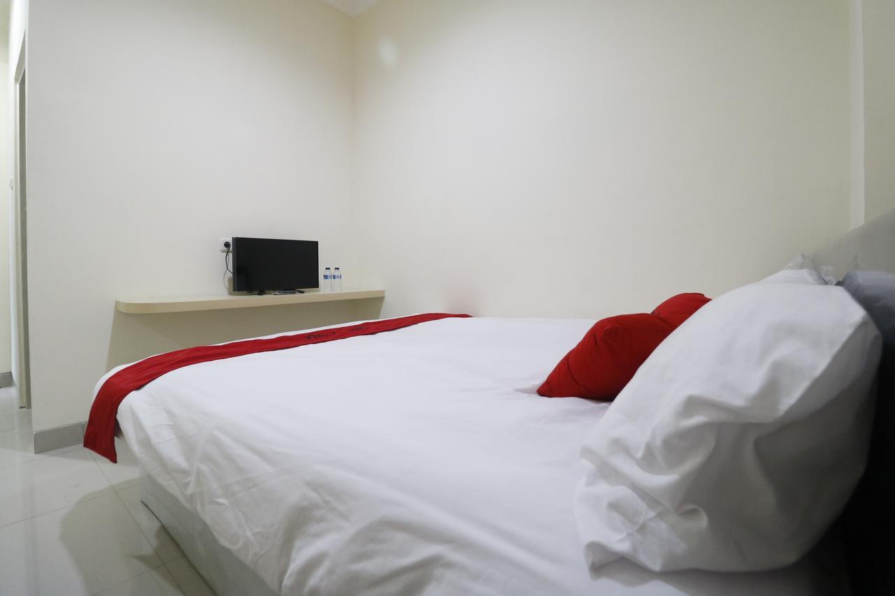 Reddoorz Near Mall Ciputra