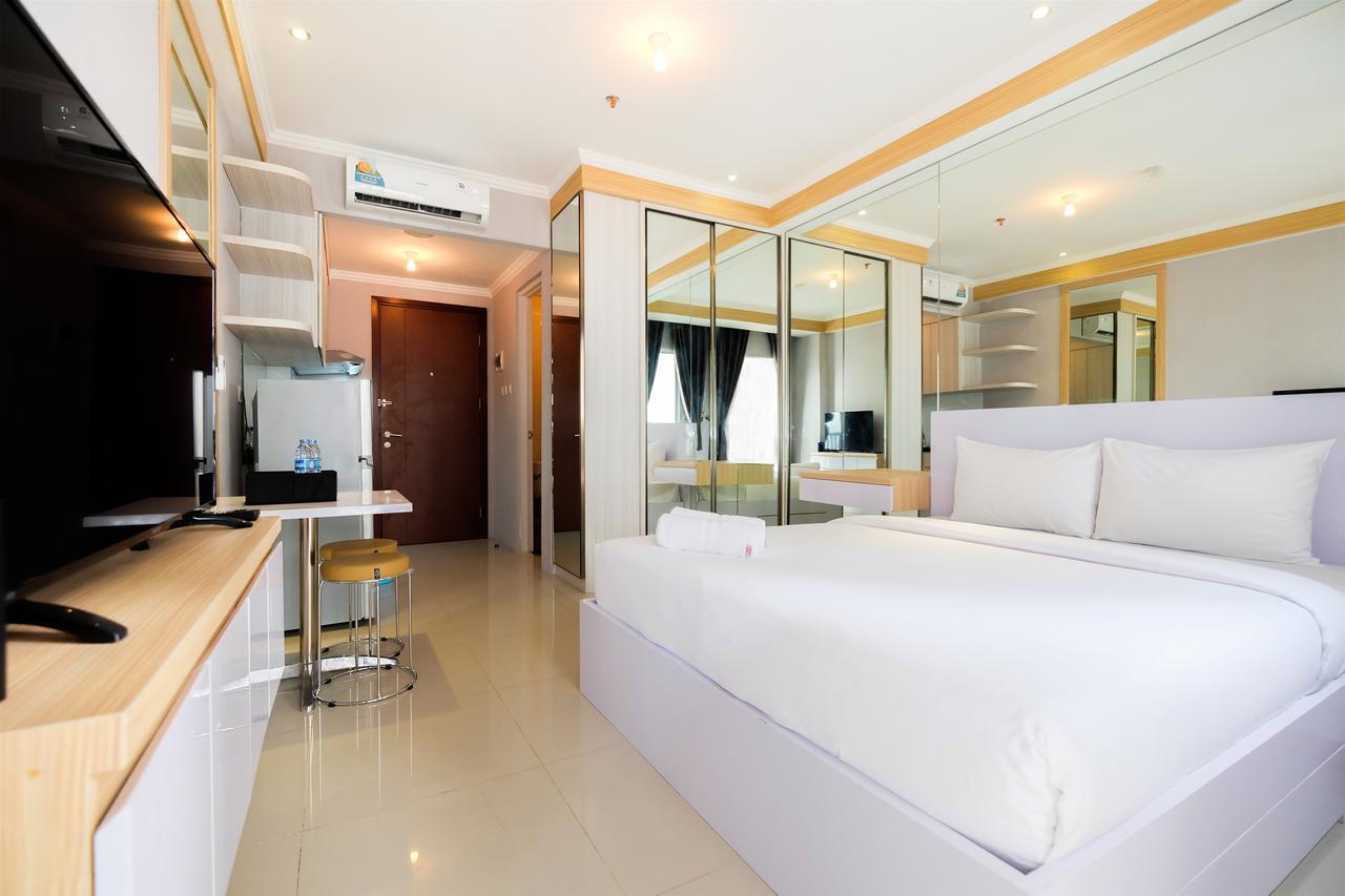 Spacious Signature Park Grande By Travelio * Jakarta