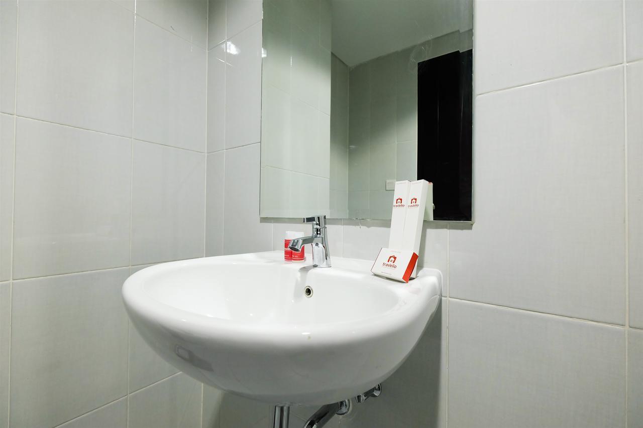 Spacious Signature Park Grande By Travelio Jakarta
