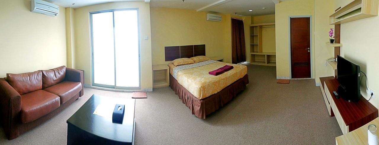 Golden Sky Pluit Hotel