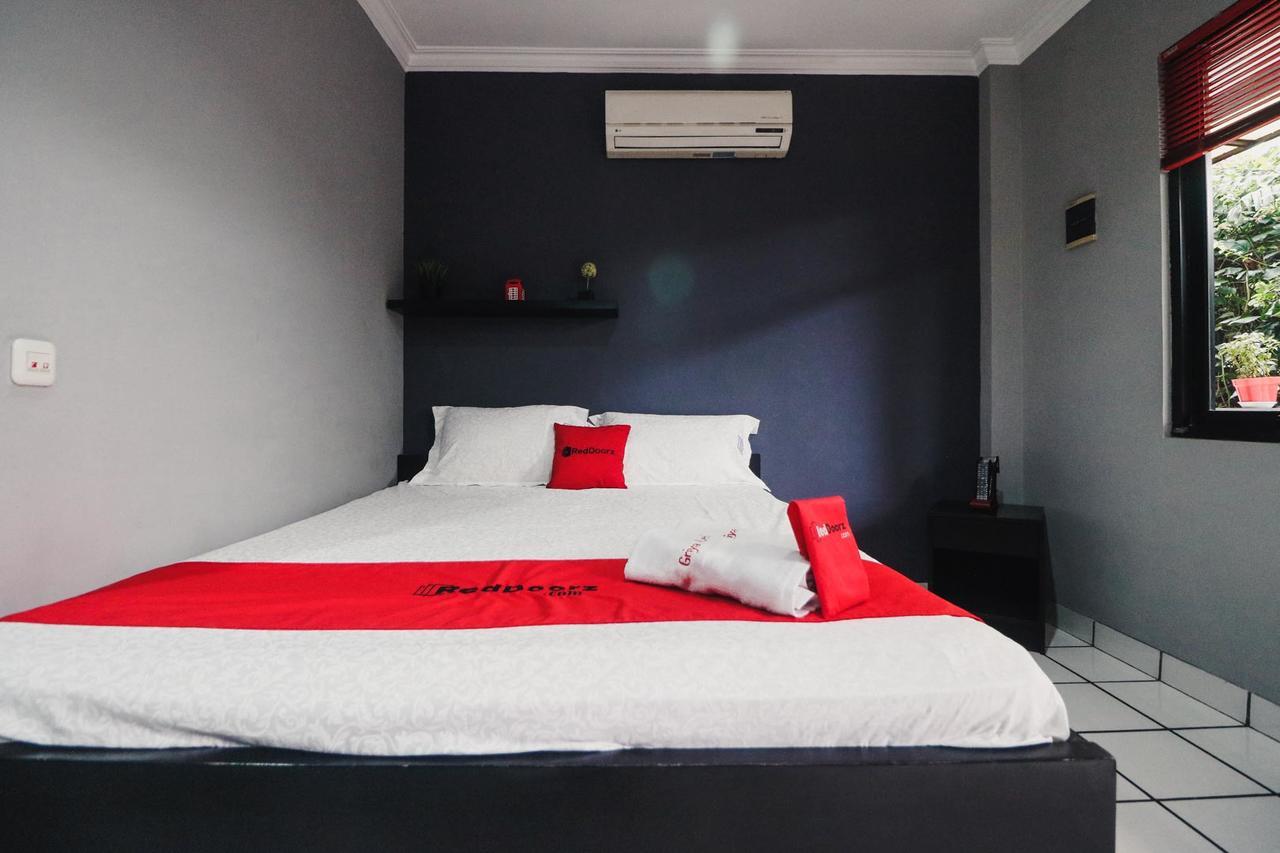 Reddoorz Near Rs Fatmawati 2 Guest house Jakarta