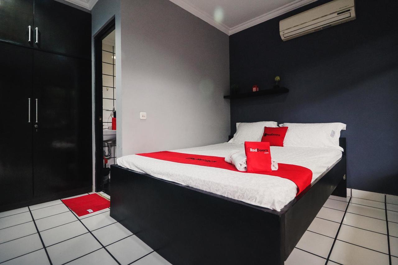 Reddoorz Near Rs Fatmawati 2 Guest house 2*