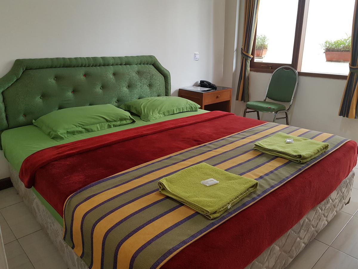 Hotel Maxim Kwitang 2*