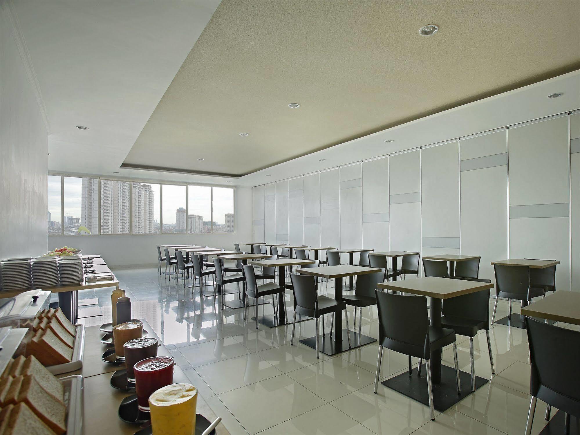 Hotel Amaris Mangga Dua Square 2*