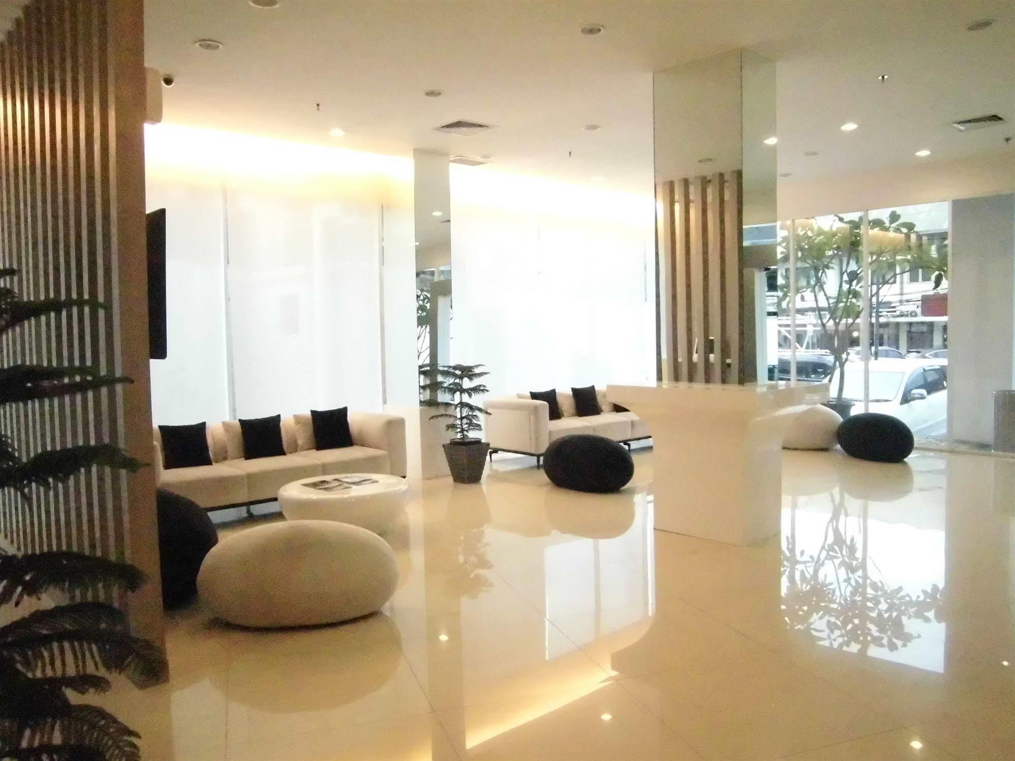Whiz Cikini Hotel