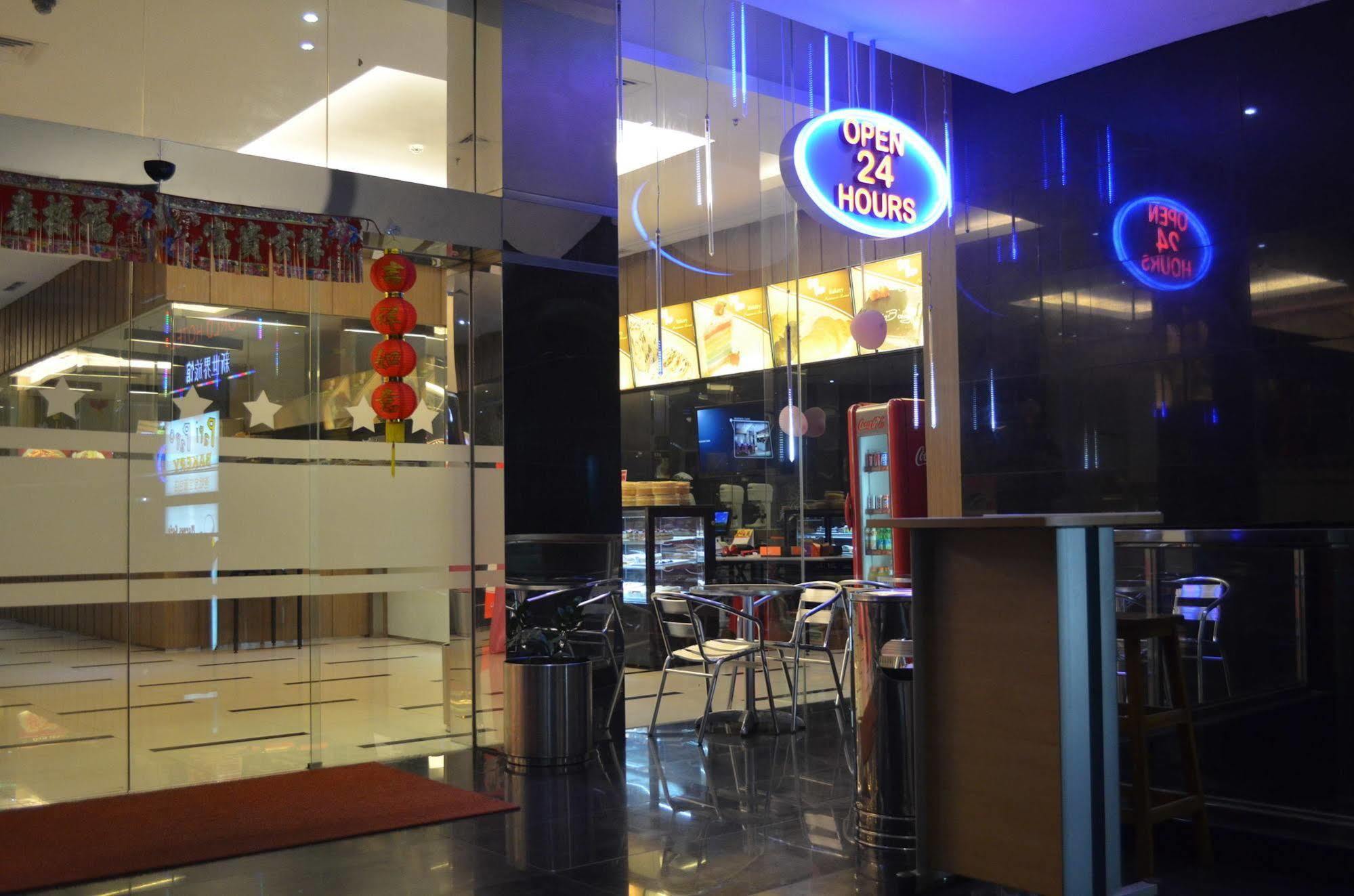 World - Bandengan Hotel Jakarta