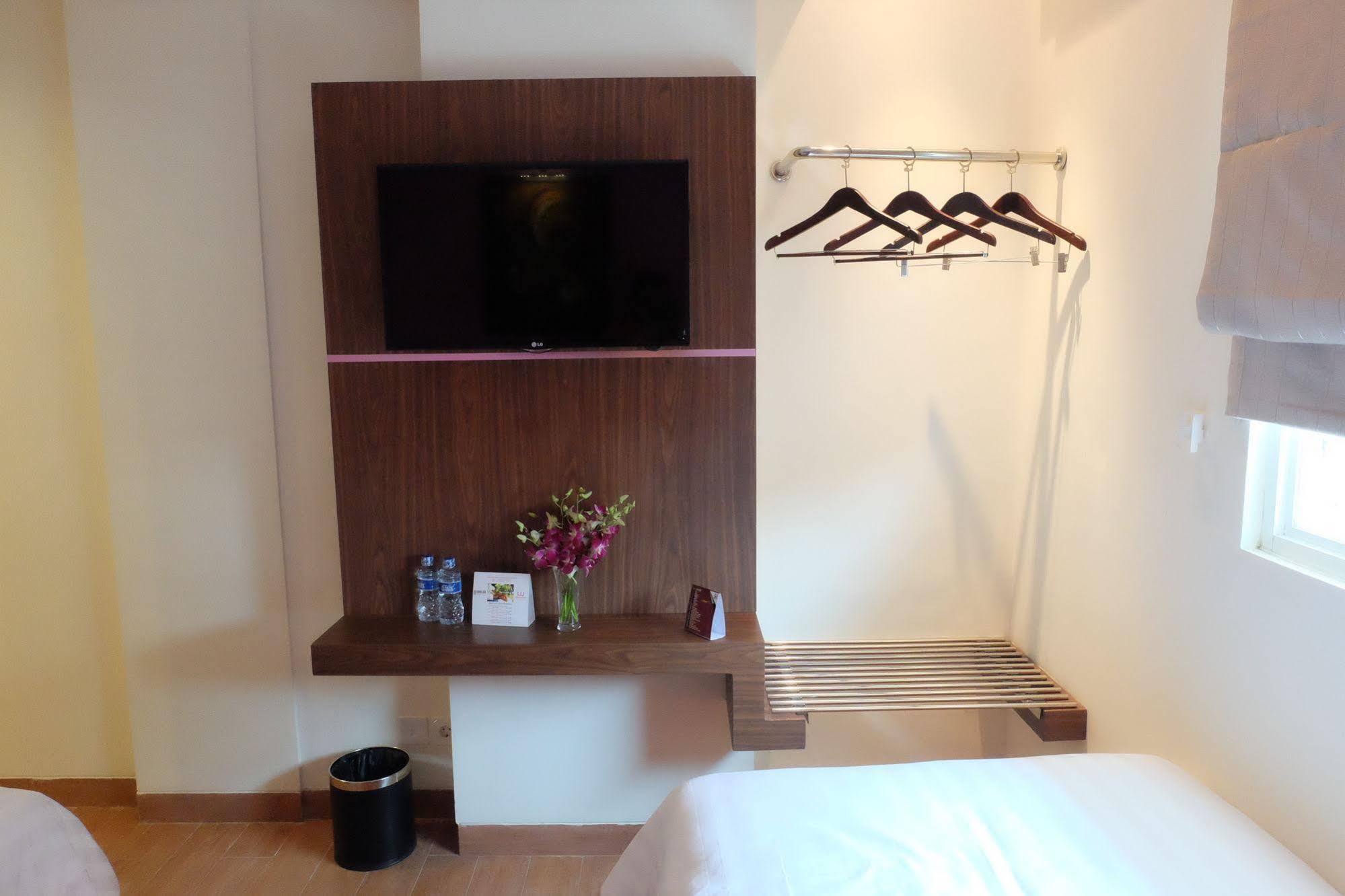 World - Bandengan Hotel