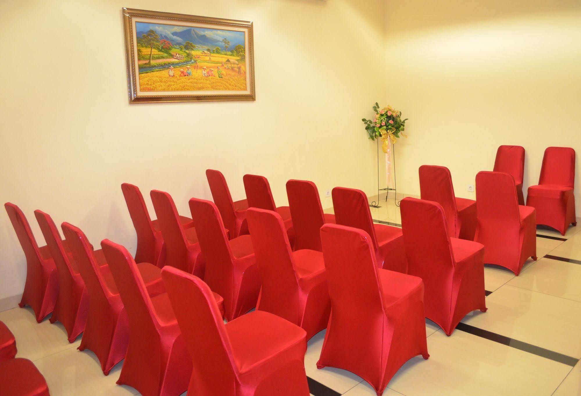 World - Bandengan Hotel