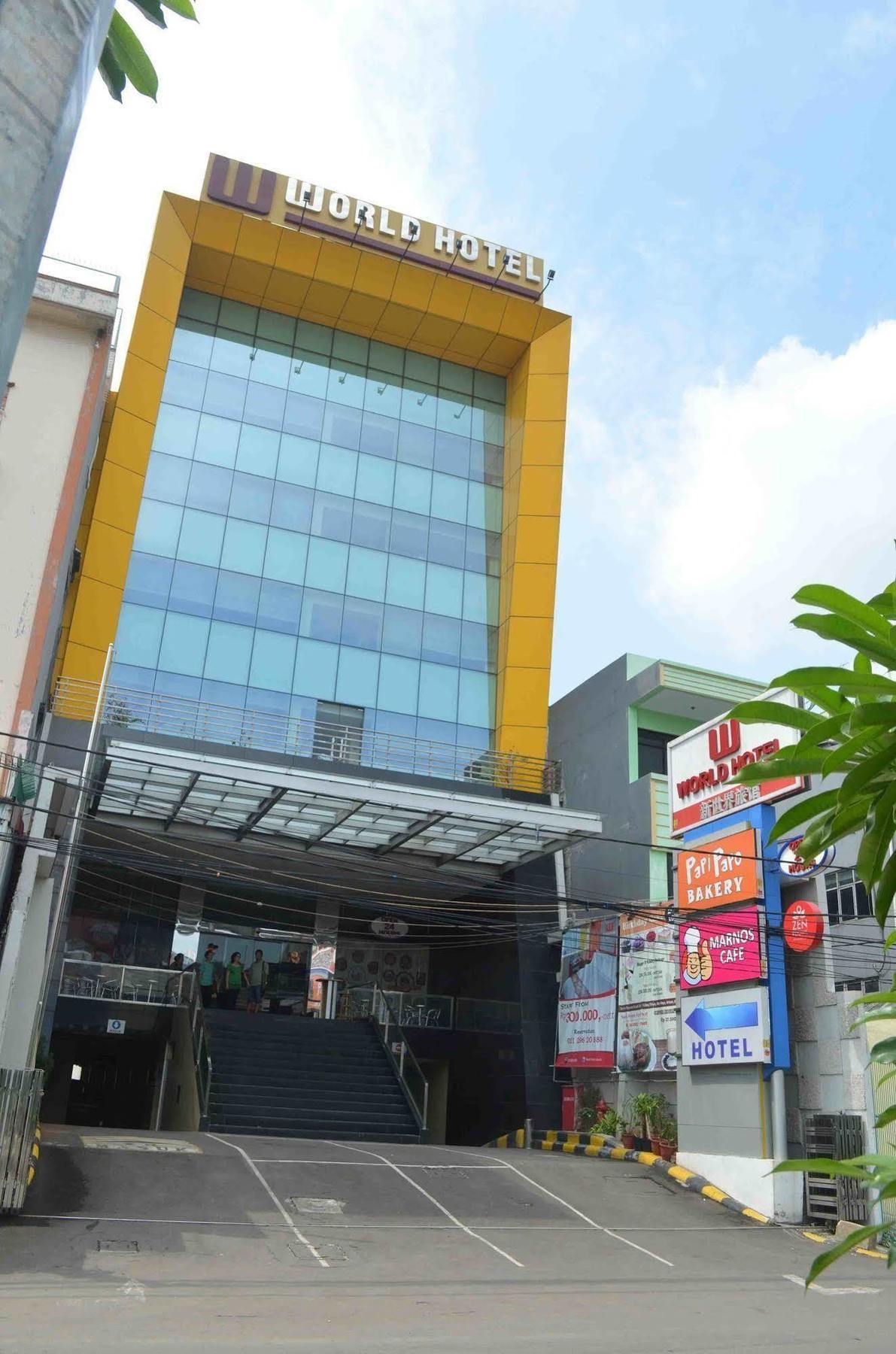 World - Bandengan 2* Jakarta