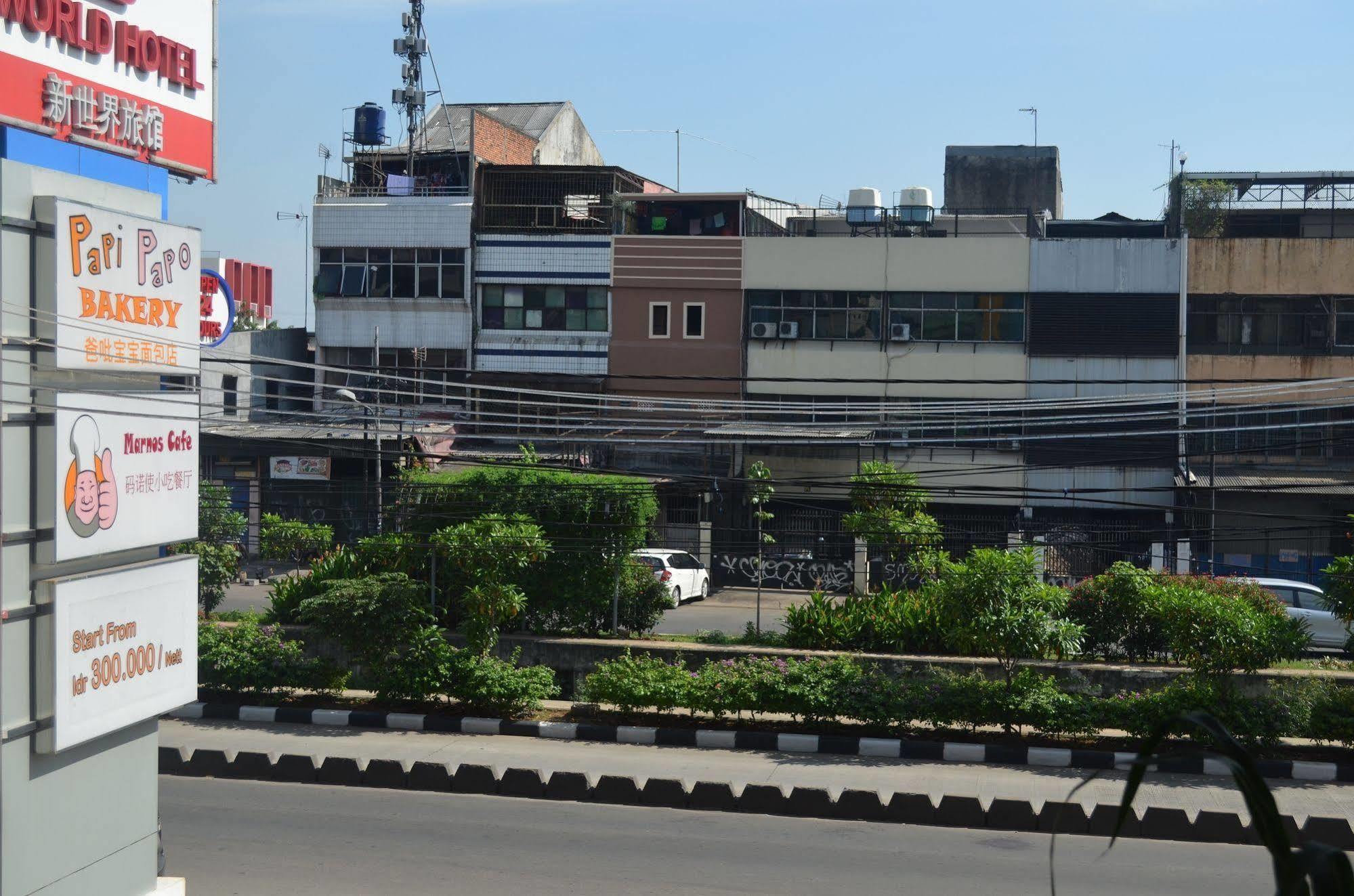 World - Bandengan