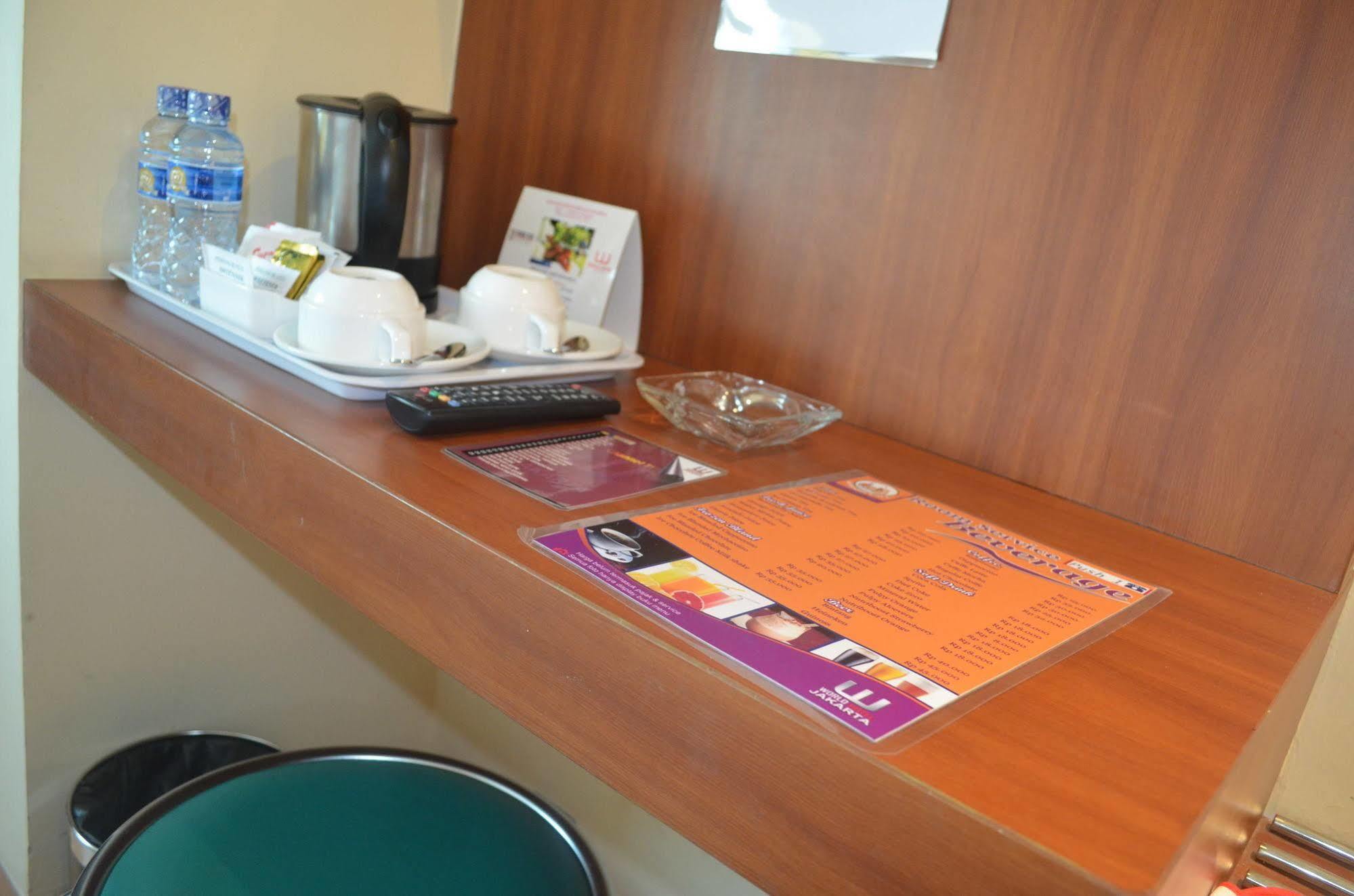 World - Bandengan Hotel 2*
