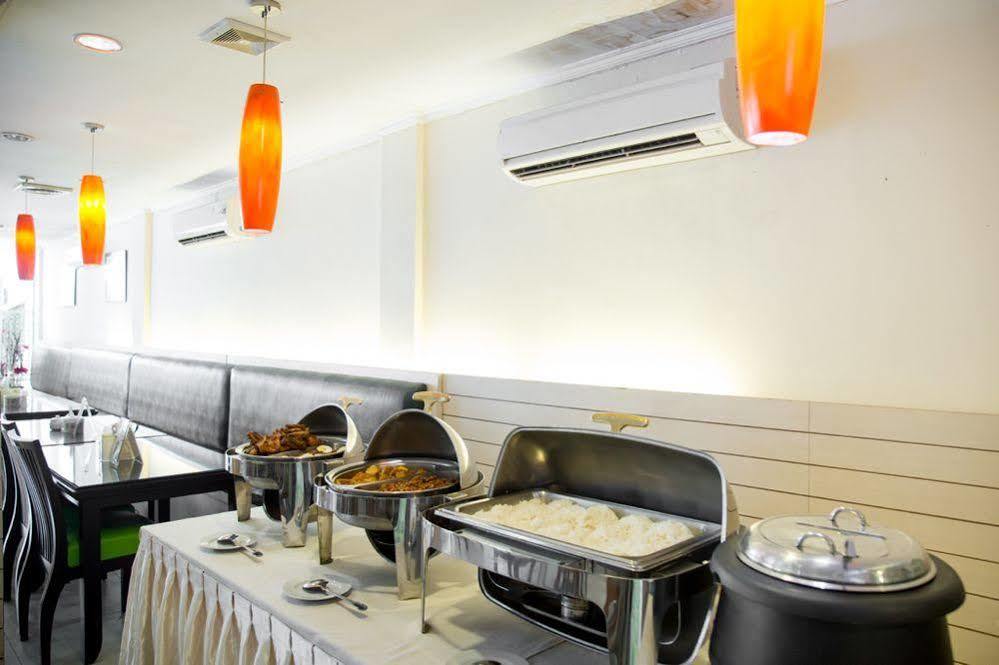 Hotel Nite & Day Roxy Jakarta