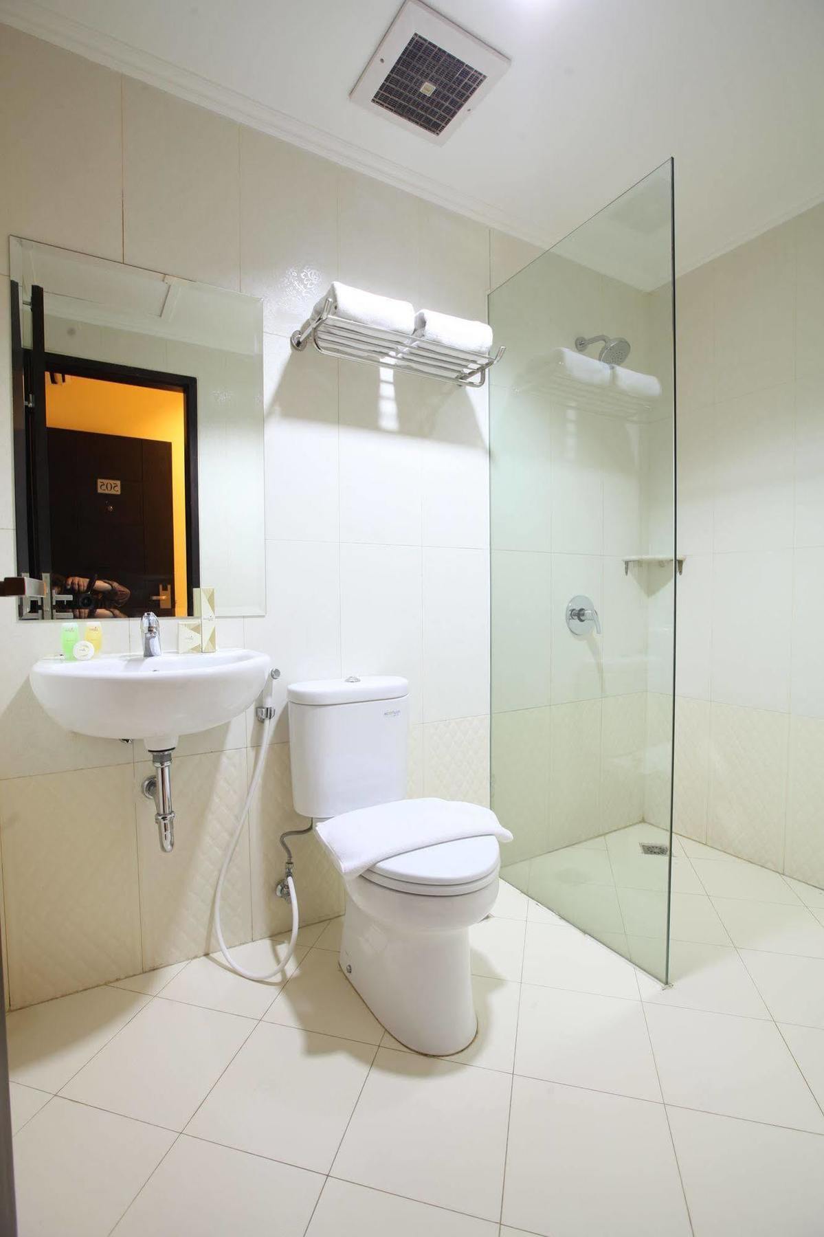 Hotel Nite & Day Roxy Jakarta