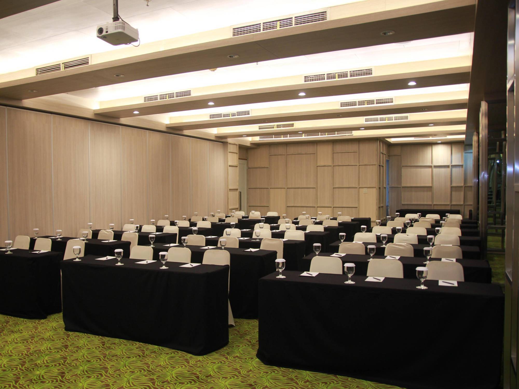 Hotel Sparks Life Jakarta, Artotel Curated