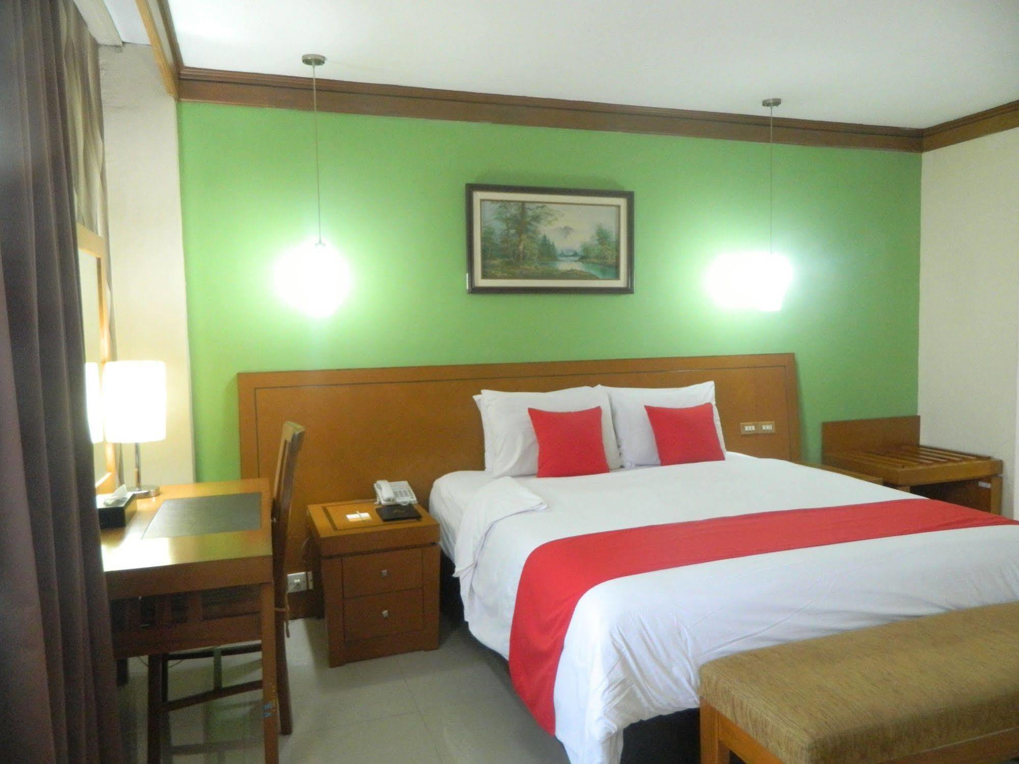 Patra Comfort Hotel 3*