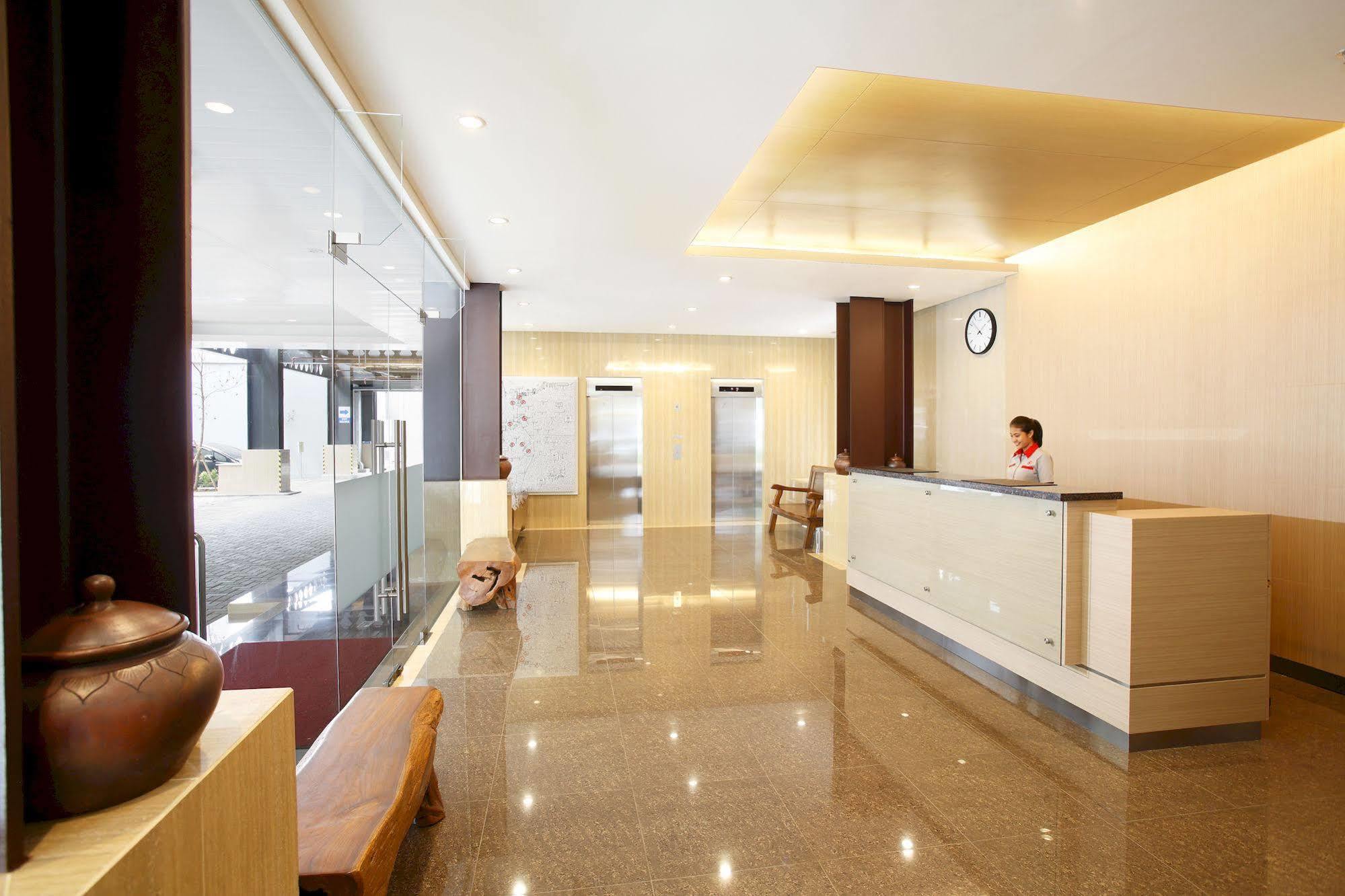 Amaris Pasar Baru Hotel 2*