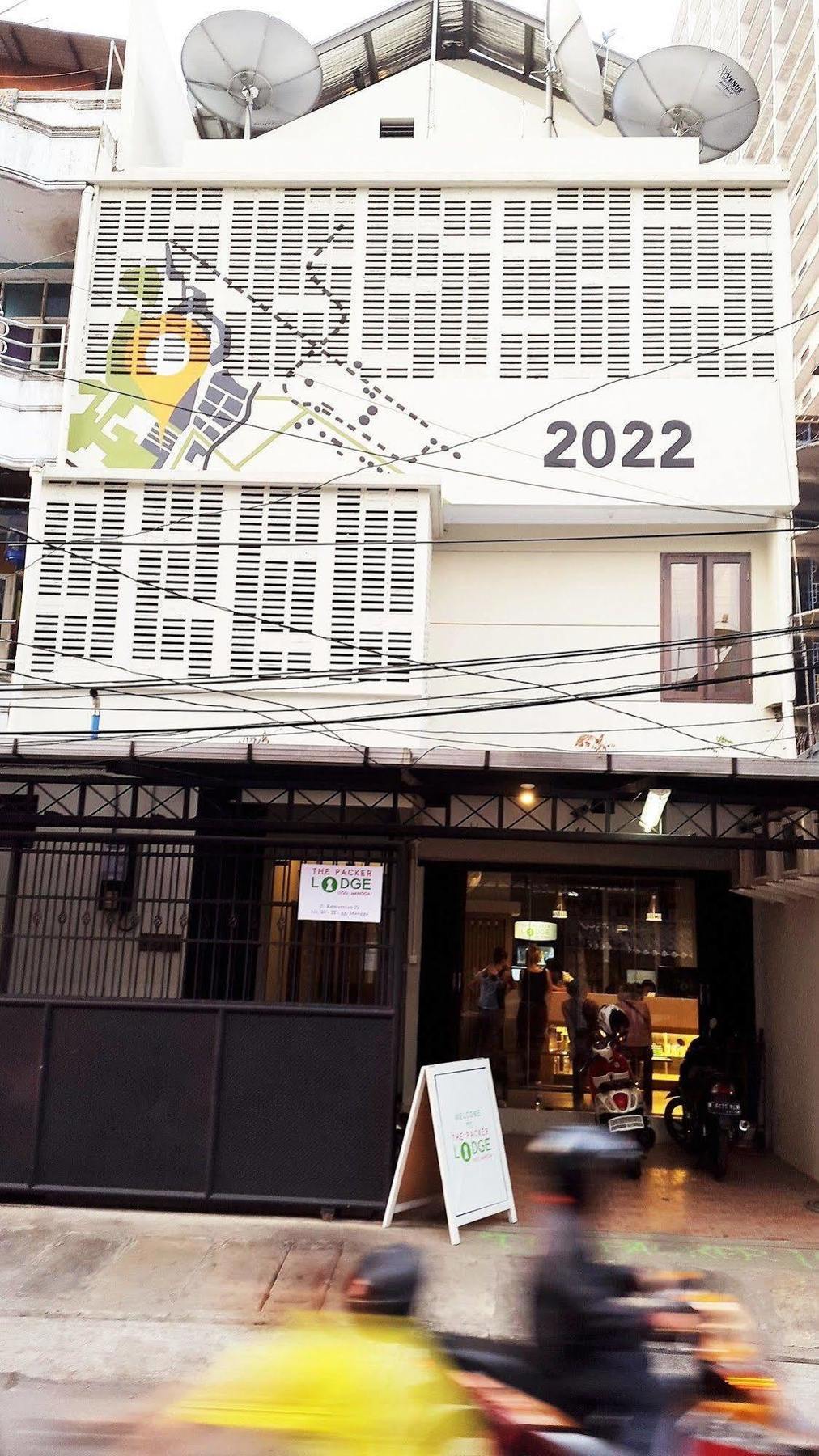 Spot On 91821 The Packer Jakarta