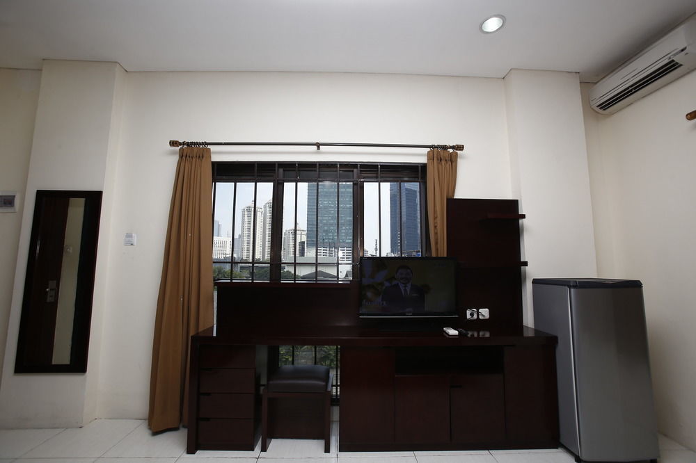 Hotel Reddoorz @ Karet Kuningan 2*