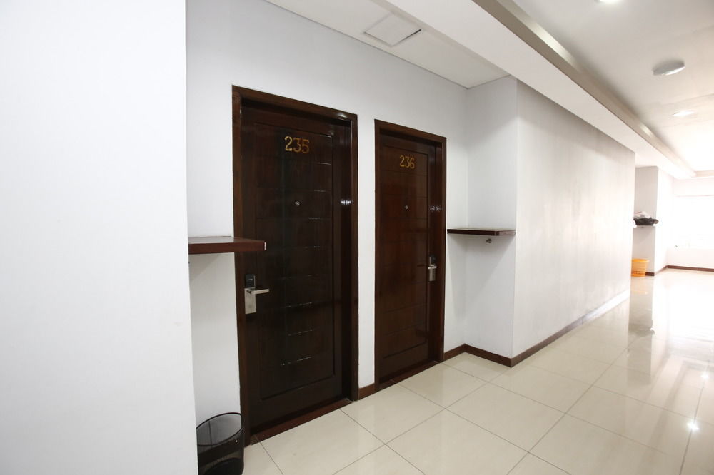 Hotel Reddoorz @ Karet Kuningan 2*