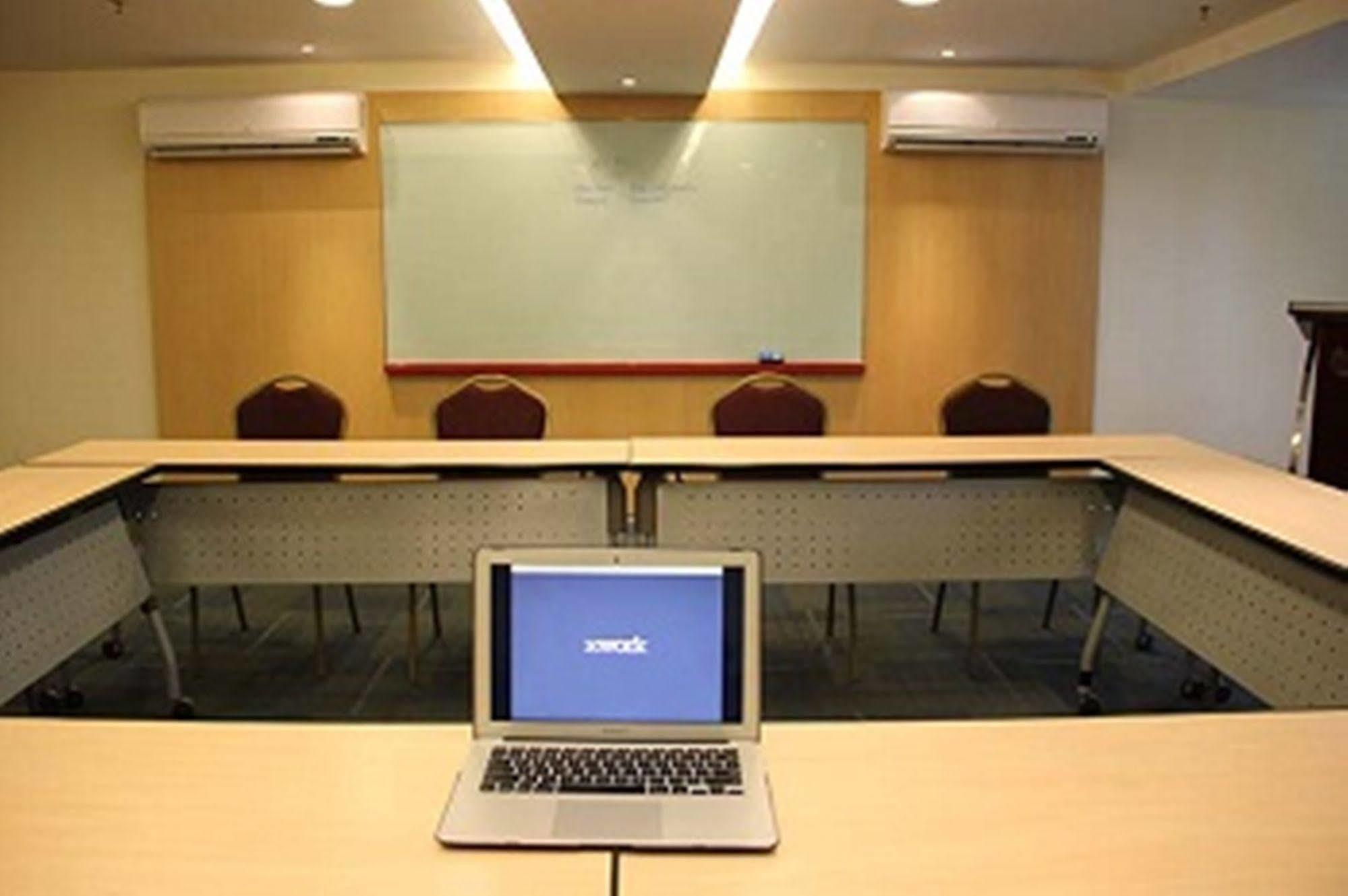 1o1 Urban Kelapa Gading