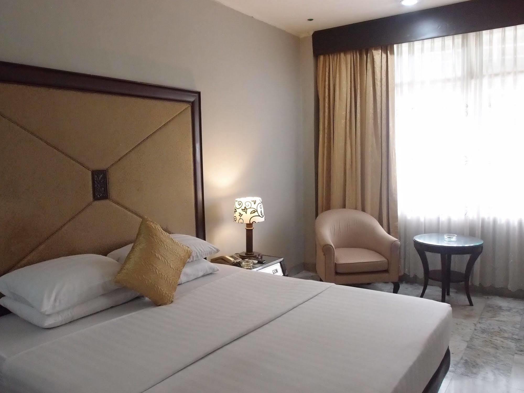 Hotel John's Pardede International 3*