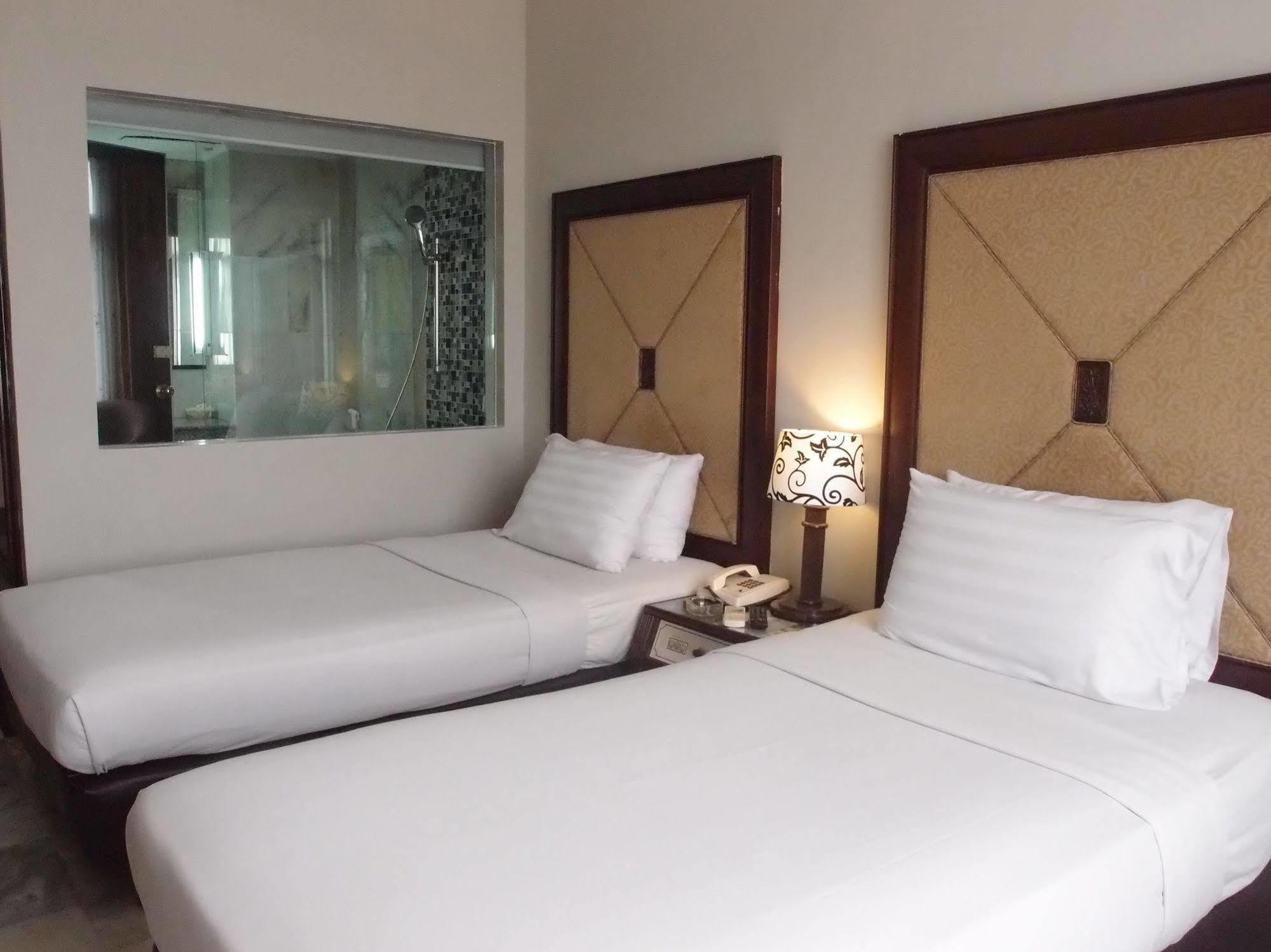 John's Pardede International Hotel 3*