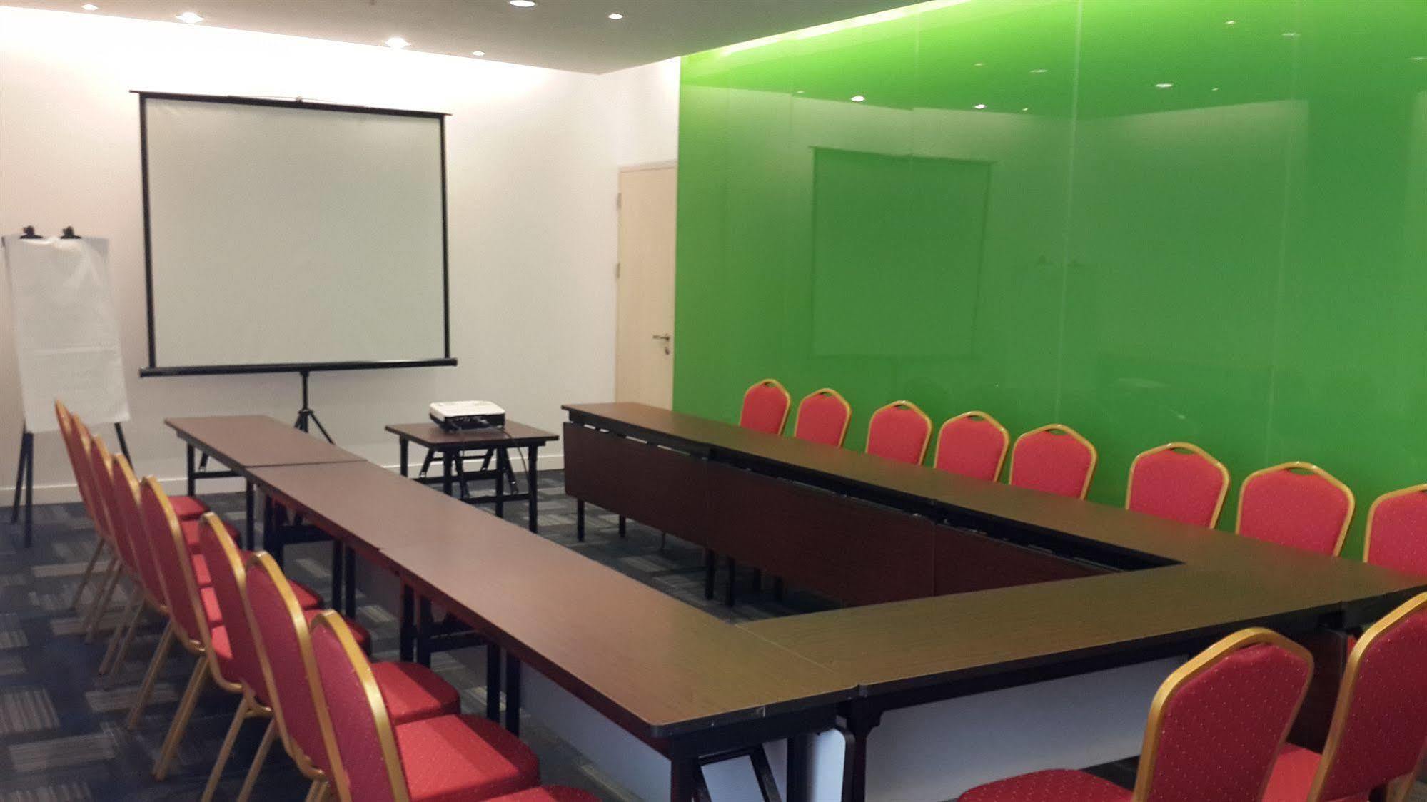 Zuri Express Mangga Dua Hotel 3*