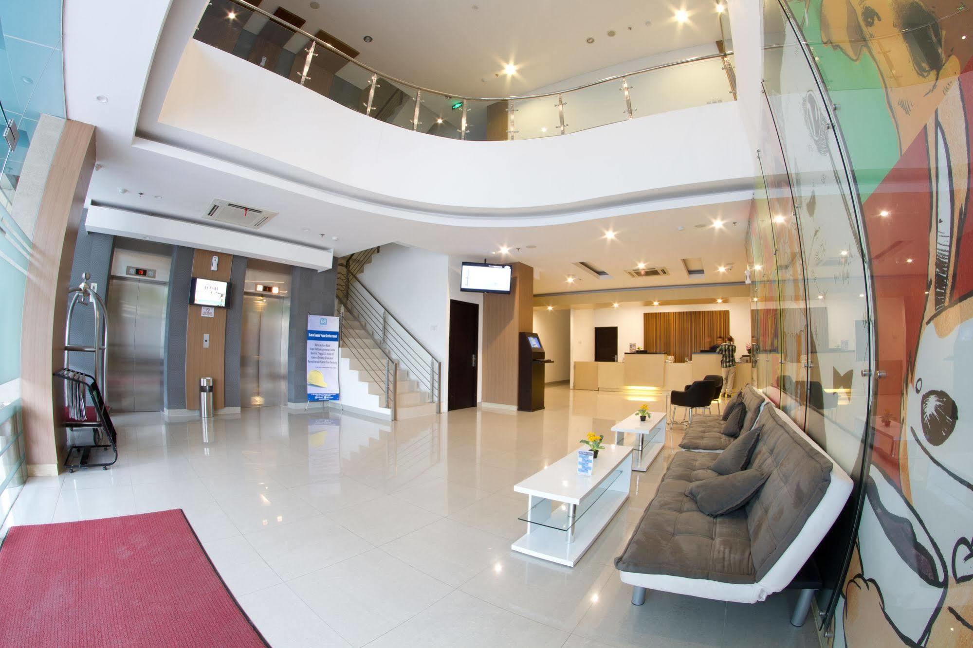88 Grogol Hotel 2*