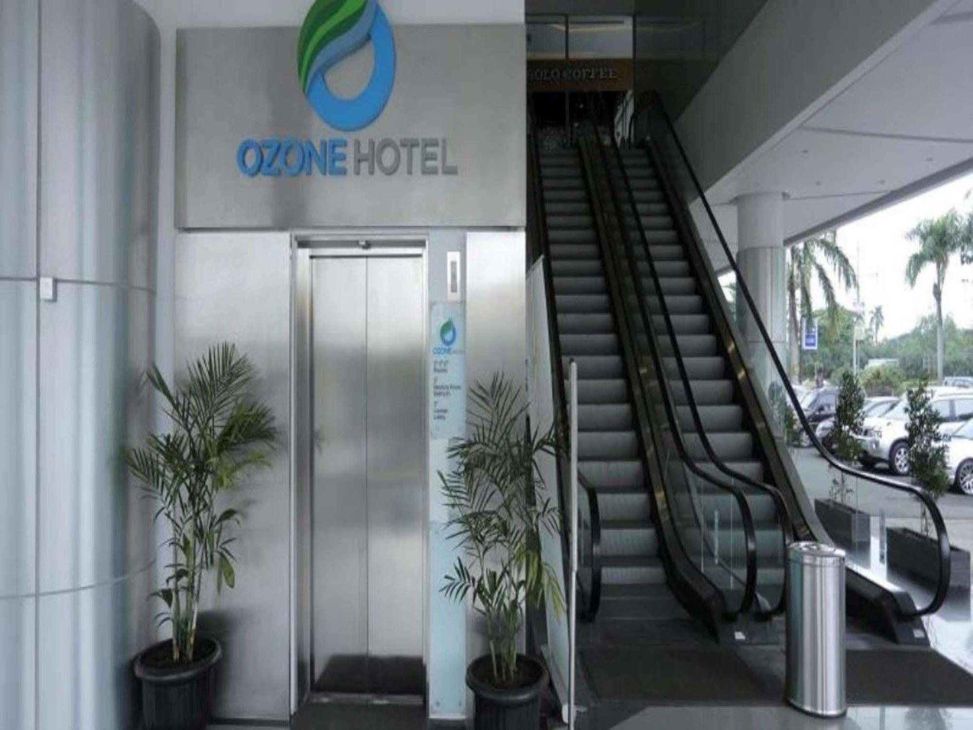 Hotel Ozone Pantai Indah Kapuk 3*