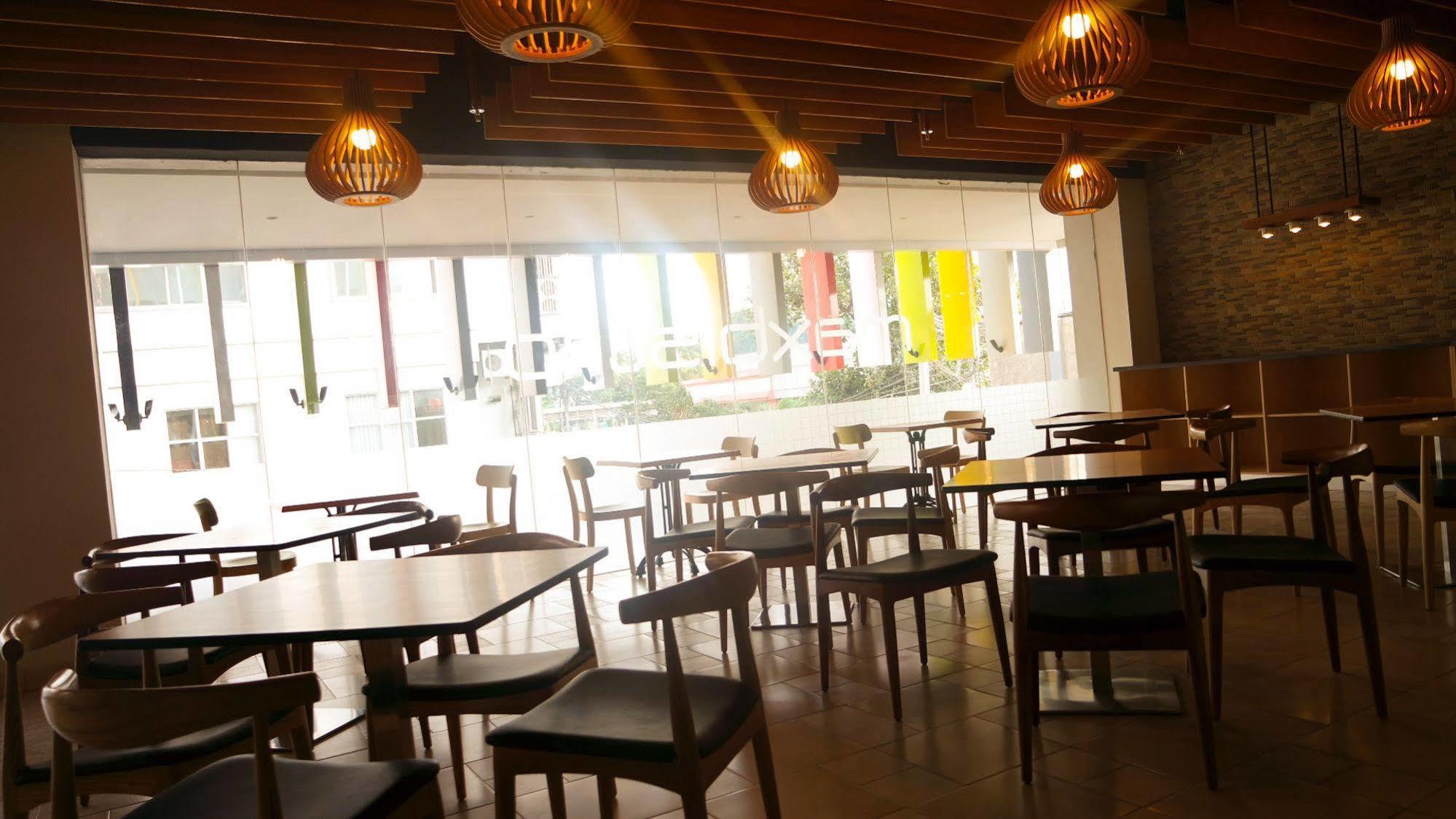 Maxonehotels.com At Pemuda Hotel