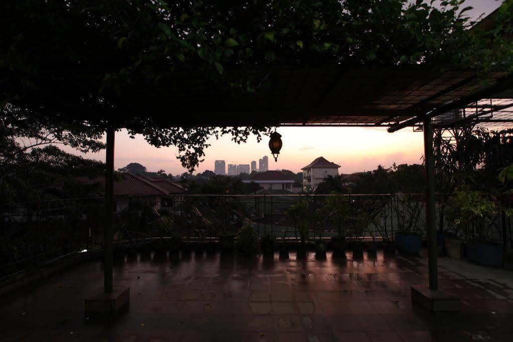Maven Buncit Guest house 3*
