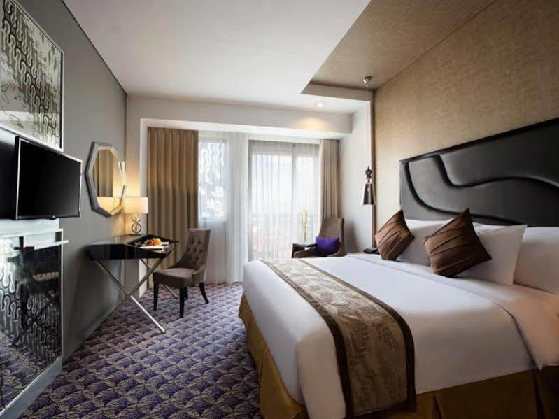 Hotel Aston Bellevue Radio Dalam 4*