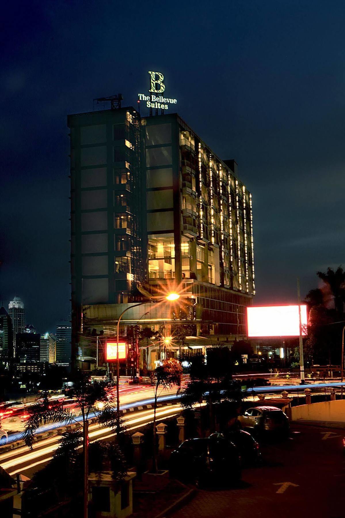 Hotel Aston Bellevue Radio Dalam 4*
