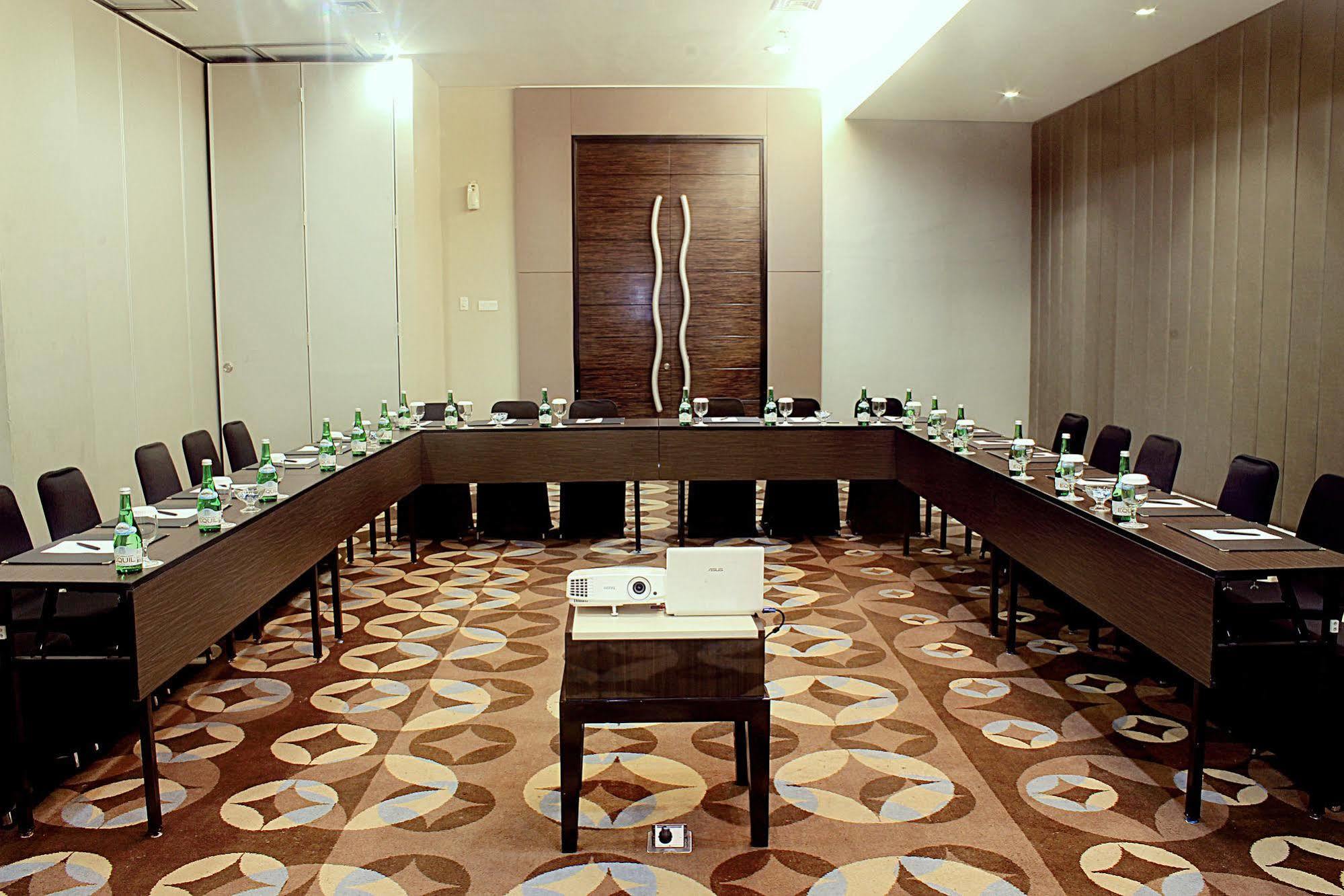 Hotel Aston Bellevue Radio Dalam Jakarta