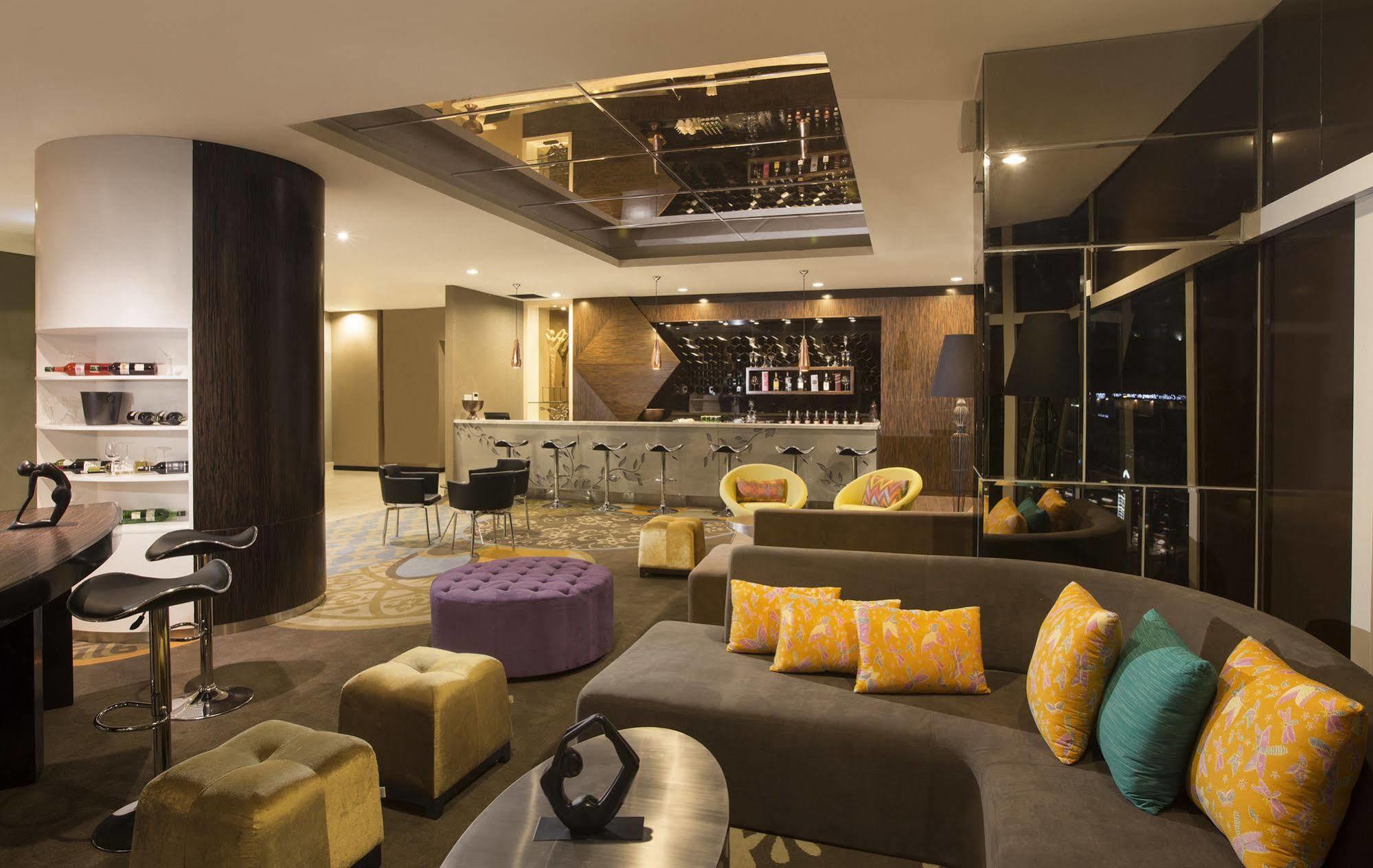 Aston Bellevue Radio Dalam Hotel 4*