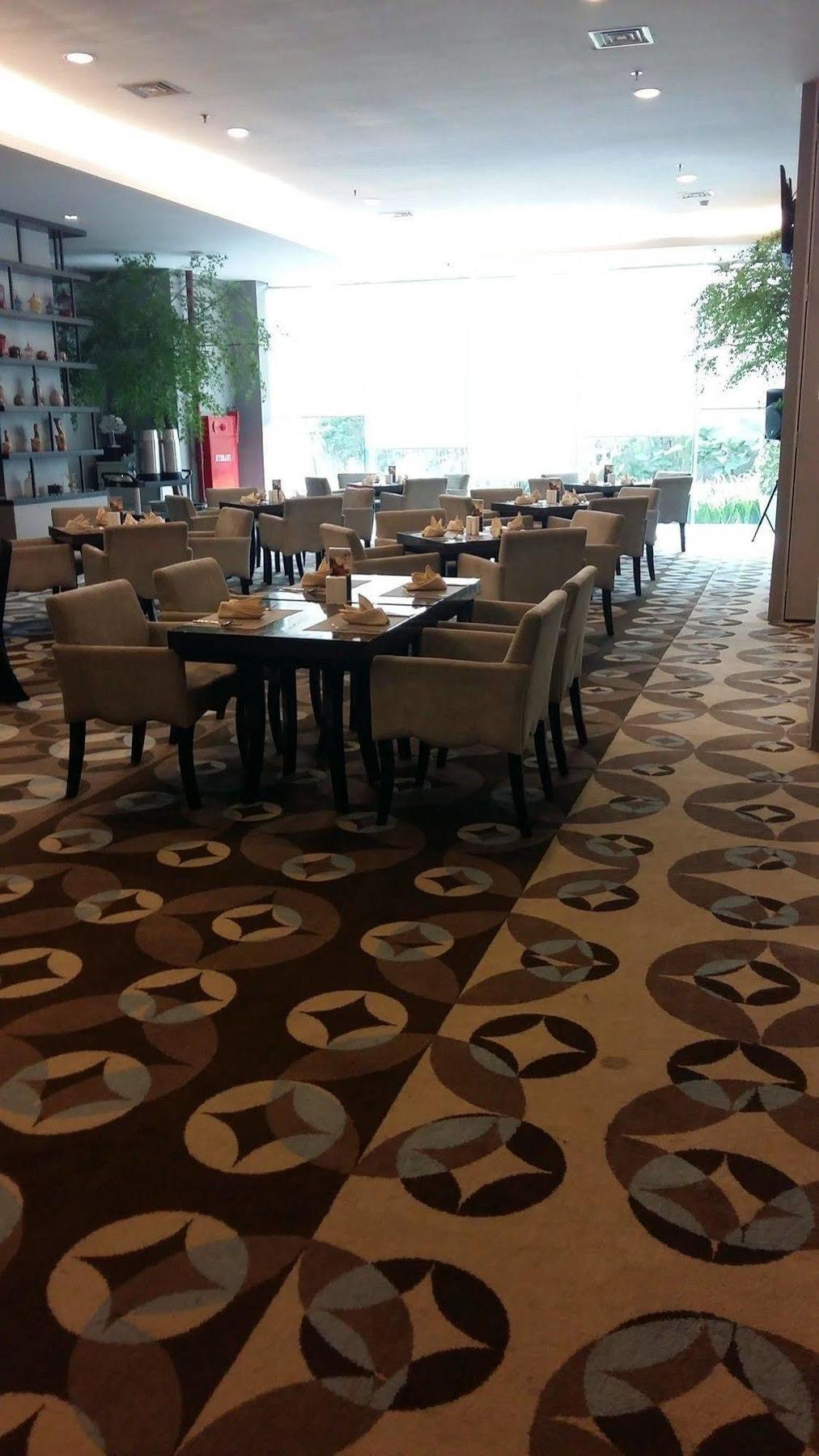 Hotel Aston Bellevue Radio Dalam